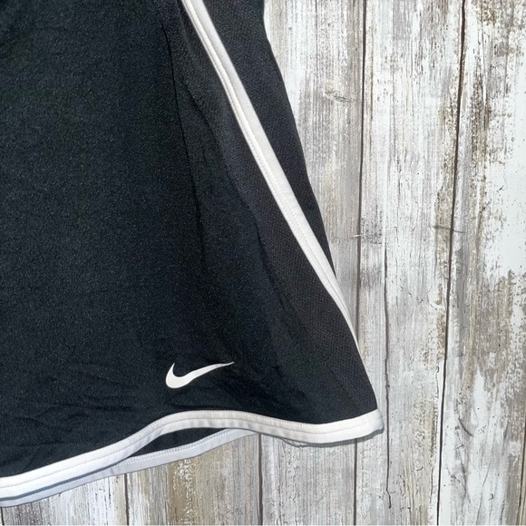 Nike Black & White Straight Tennis Skort - Picture 2 of 5